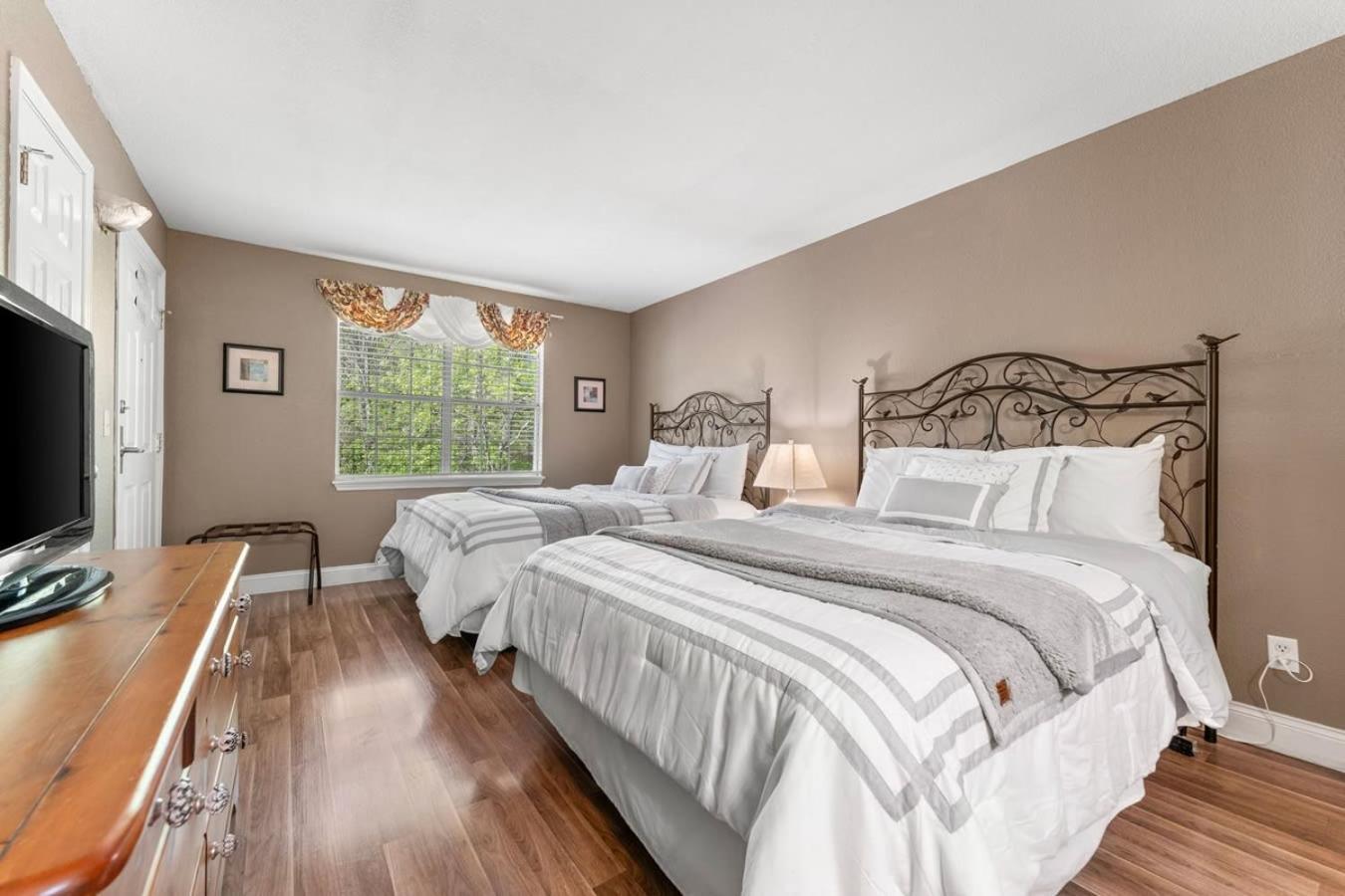 Penthouse Thousand Hills Golf Front Condo With Pool Close To 76 And Sleeps 8 Branson Eksteriør billede