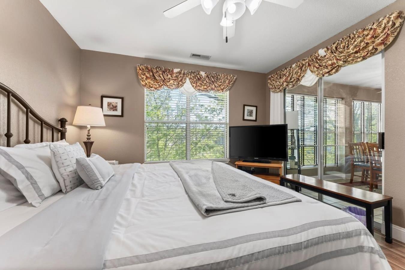 Penthouse Thousand Hills Golf Front Condo With Pool Close To 76 And Sleeps 8 Branson Eksteriør billede